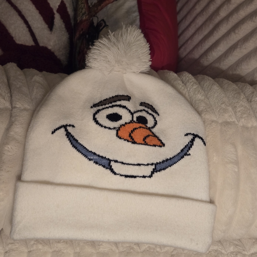 Disney Frozen Olaf White Beanie
